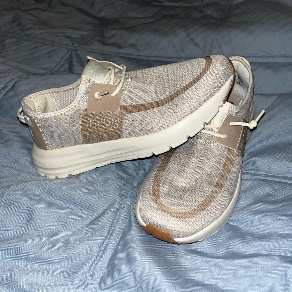 LOWEST PRICE! ♥️NWOT Hey Dude Sirocco sneakers